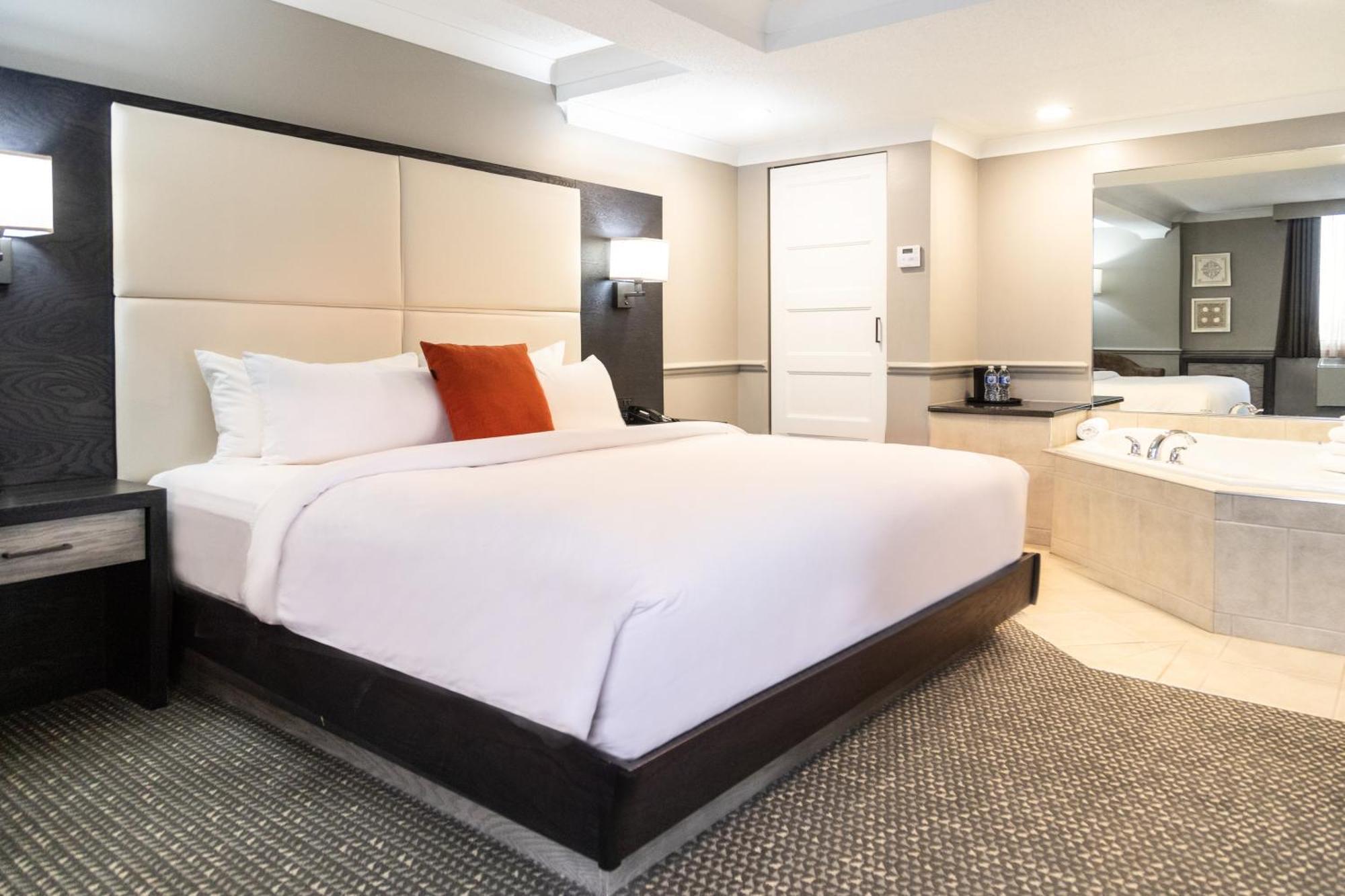 Crowne Plaza Fredericton Lord Beaverbrook By Ihg Экстерьер фото