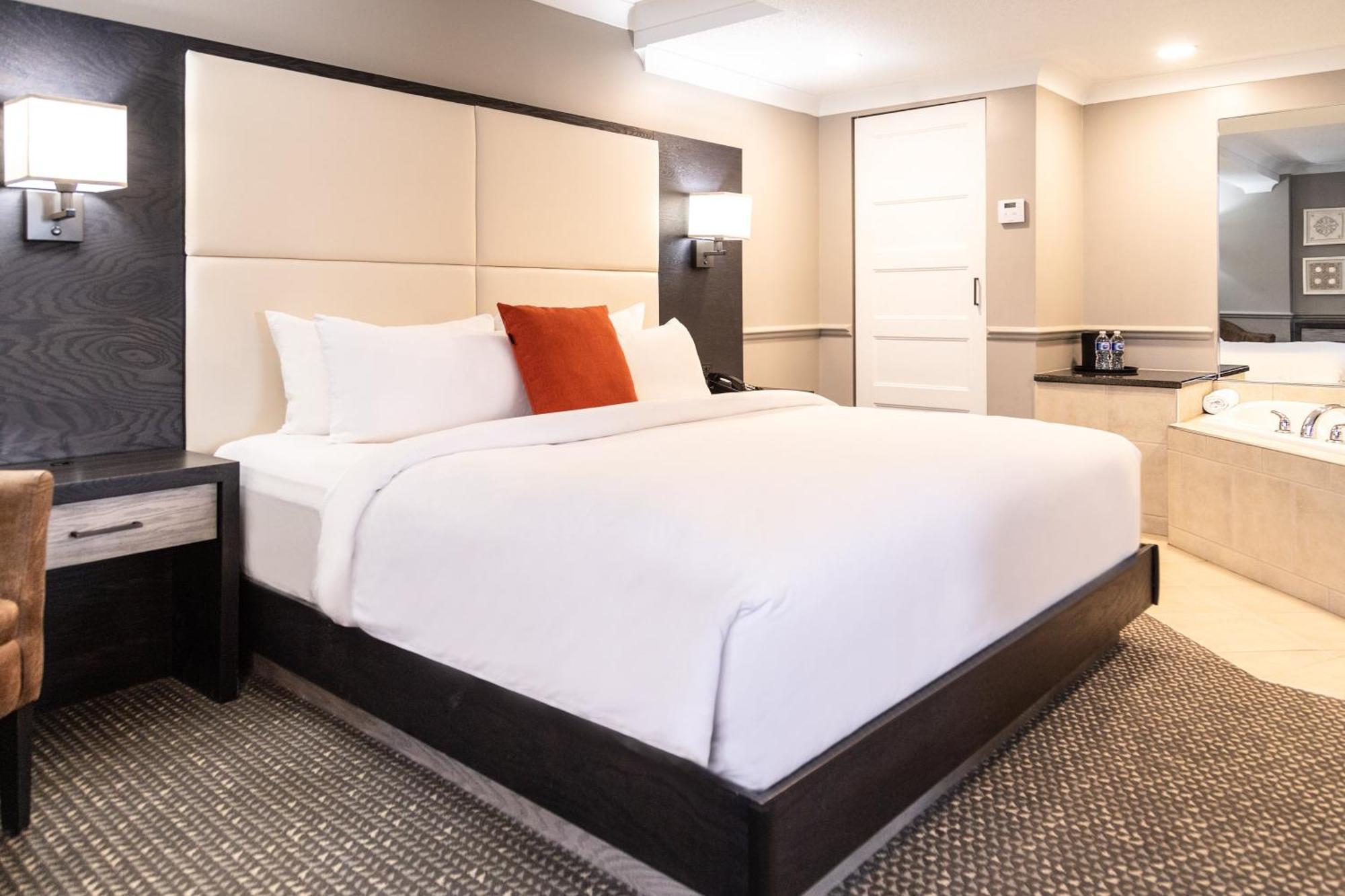 Crowne Plaza Fredericton Lord Beaverbrook By Ihg Экстерьер фото